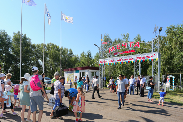 Вход в кемпинг ''Мечта'' Вход в кемпинг ''Мечта''